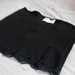 Pink Black Ribbed Mini Skirt With Lace Trim and Small Slit Like New XS/S